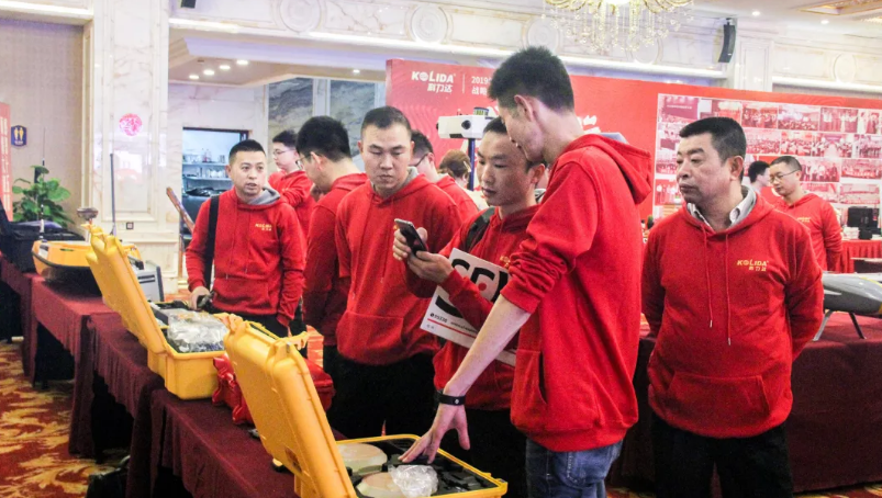 參觀(guān)南方地理信息產(chǎn)業(yè)園4