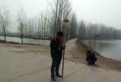 RTK測量我們用網(wǎng)絡(luò)/cors還是用電臺？要根據(jù)實際情況